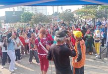 Warga Depok Gembira Dihibur Band Musik Saat CFD di Depok Open Space